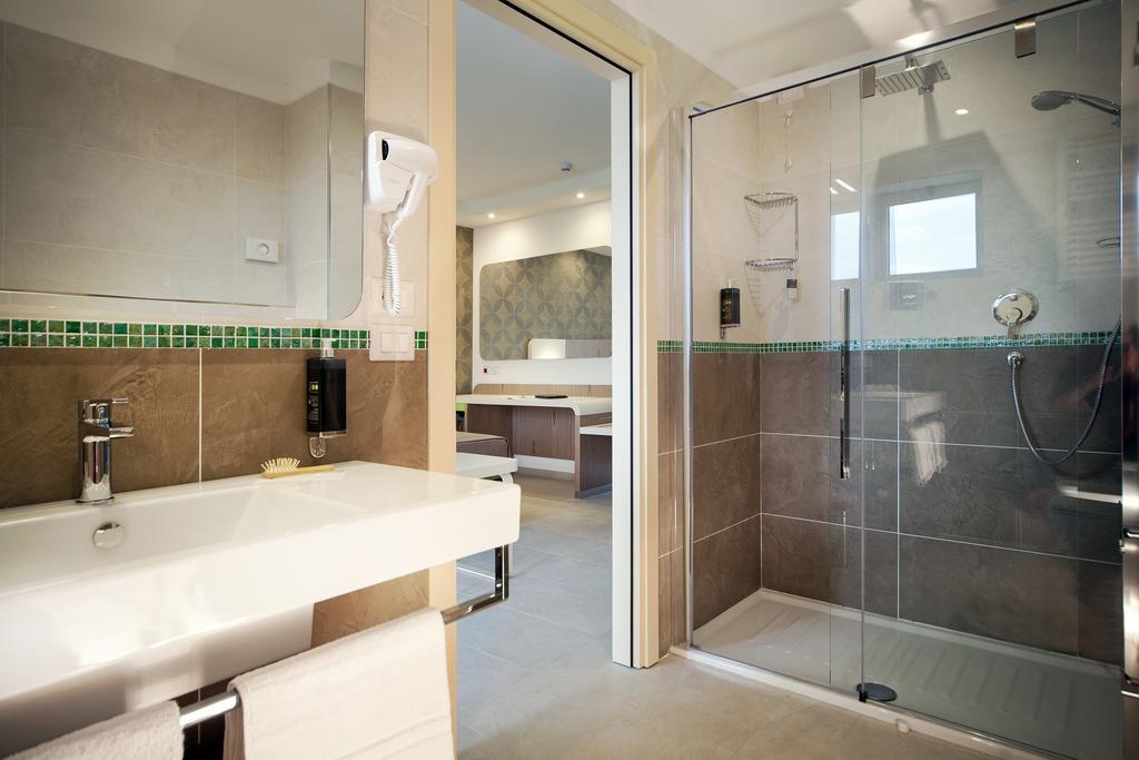 Deluxe Double or Twin Room,677231565:JPEG